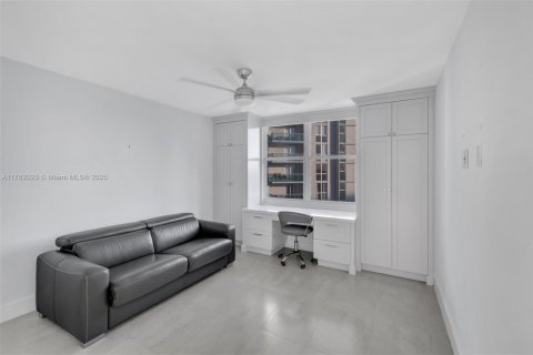 Condo in Hollywood, Florida, 2 bedrooms  № 1867945 - photo 20