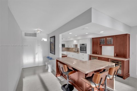 Condo in Hollywood, Florida, 2 bedrooms  № 1867945 - photo 1