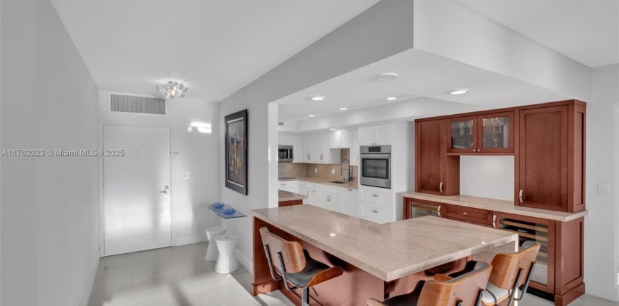 Condo in Hollywood, Florida, 2 bedrooms  № 1867945