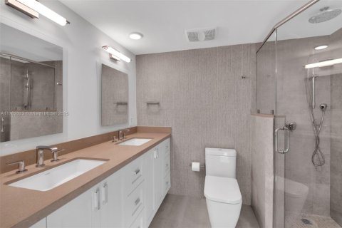 Condo in Hollywood, Florida, 2 bedrooms  № 1867945 - photo 18