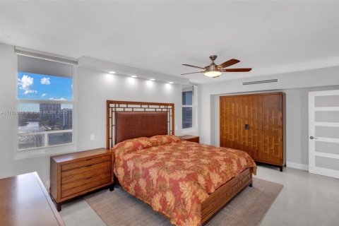 Condo in Hollywood, Florida, 2 bedrooms  № 1867945 - photo 13