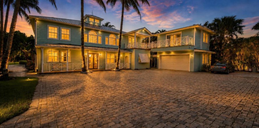 Villa ou maison à Stuart, Floride 6 chambres, 372.72 m2 № 2089405