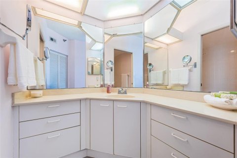 Condo in South Pasadena, Florida, 2 bedrooms № 2119620 - photo 25