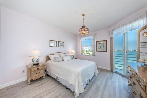 Condo in South Pasadena, Florida, 2 bedrooms № 2119620 - photo 22