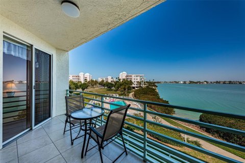 Condo in South Pasadena, Florida, 2 bedrooms № 2119620 - photo 20
