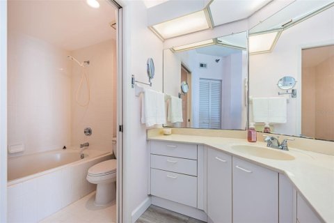 Condo in South Pasadena, Florida, 2 bedrooms № 2119620 - photo 26