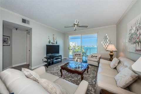 Condo in South Pasadena, Florida, 2 bedrooms № 2119620 - photo 16