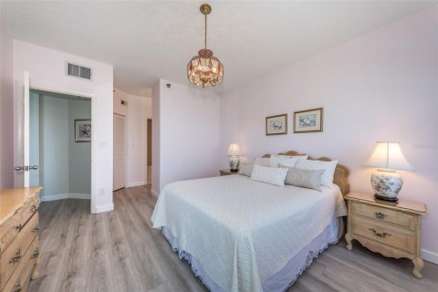 Condo in South Pasadena, Florida, 2 bedrooms № 2119620 - photo 23