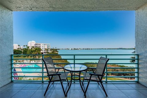 Condo in South Pasadena, Florida, 2 bedrooms № 2119620 - photo 19