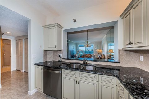 Condo in South Pasadena, Florida, 2 bedrooms № 2119620 - photo 12