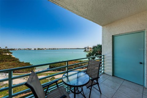 Condo in South Pasadena, Florida, 2 bedrooms № 2119620 - photo 21