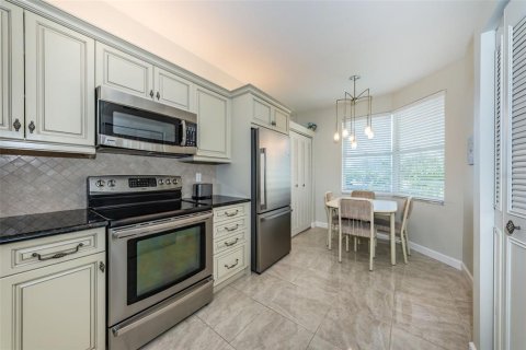 Condo in South Pasadena, Florida, 2 bedrooms № 2119620 - photo 9
