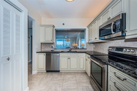 Condo in South Pasadena, Florida, 2 bedrooms № 2119620 - photo 11