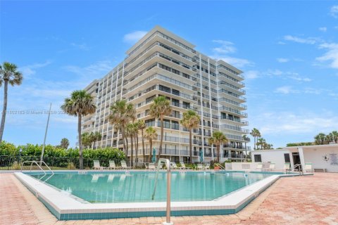 Condominio en venta en Cocoa Beach, Florida, 2 dormitorios, 130.06 m2 № 1937723 - foto 1