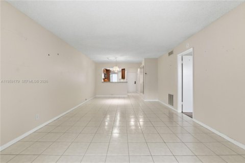 Condo in Pompano Beach, Florida, 2 bedrooms  № 2080611 - photo 8