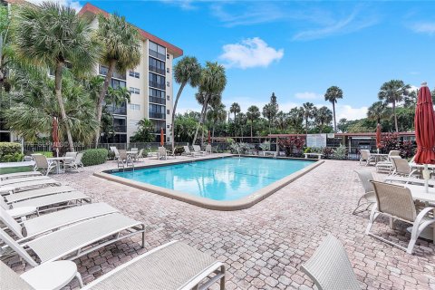 Condo in Pompano Beach, Florida, 2 bedrooms  № 2080611 - photo 29