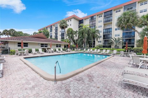Condo in Pompano Beach, Florida, 2 bedrooms  № 2080611 - photo 30