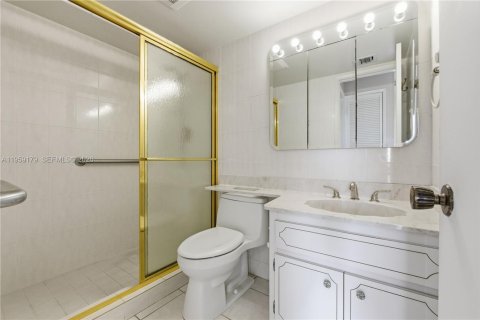 Condo in Pompano Beach, Florida, 2 bedrooms  № 2080611 - photo 12