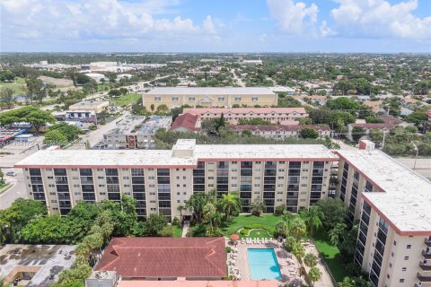 Condo in Pompano Beach, Florida, 2 bedrooms  № 2080611 - photo 23