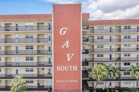 Condo in Pompano Beach, Florida, 2 bedrooms  № 2080611 - photo 16