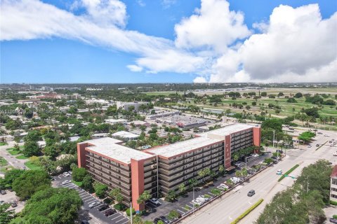 Condo in Pompano Beach, Florida, 2 bedrooms  № 2080611 - photo 20