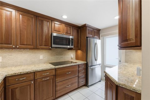 Condo in Pompano Beach, Florida, 2 bedrooms  № 2080611 - photo 6