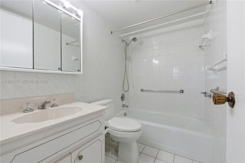 Condo in Pompano Beach, Florida, 2 bedrooms  № 2080611 - photo 14