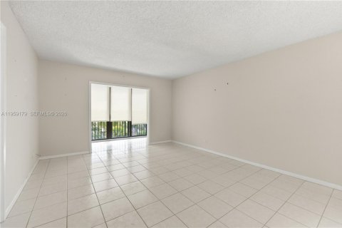 Condo in Pompano Beach, Florida, 2 bedrooms  № 2080611 - photo 10