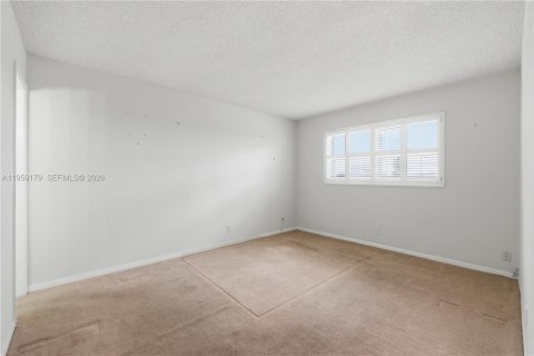 Condo in Pompano Beach, Florida, 2 bedrooms  № 2080611 - photo 13