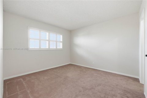 Condo in Pompano Beach, Florida, 2 bedrooms  № 2080611 - photo 11