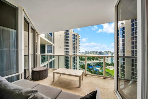 Condominio en venta en Sunny Isles Beach, Florida, 2 dormitorios, 135.36 m2 № 1955711 - foto 21