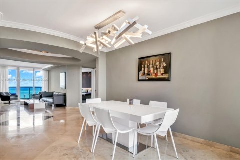 Condominio en venta en Sunny Isles Beach, Florida, 2 dormitorios, 135.36 m2 № 1955711 - foto 4