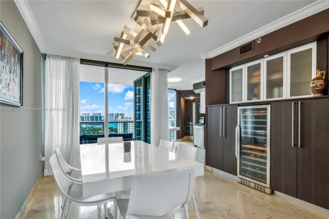 Condominio en venta en Sunny Isles Beach, Florida, 2 dormitorios, 135.36 m2 № 1955711 - foto 8