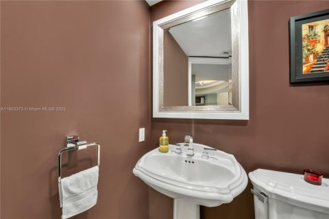 Condominio en venta en Sunny Isles Beach, Florida, 2 dormitorios, 135.36 m2 № 1955711 - foto 18