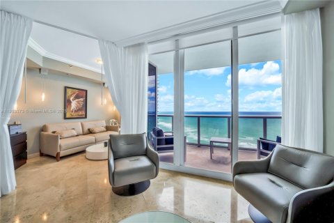 Condominio en venta en Sunny Isles Beach, Florida, 2 dormitorios, 135.36 m2 № 1955711 - foto 3