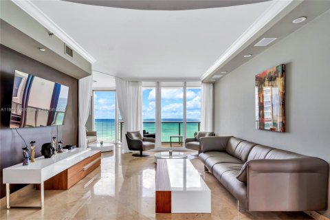 Condominio en Sunny Isles Beach, Florida, 2 dormitorios  № 1955711