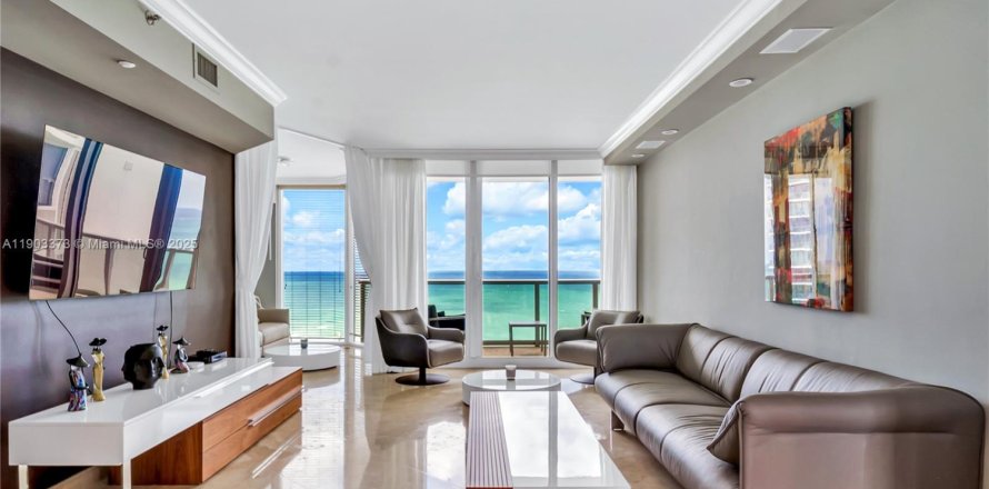Condominio en Sunny Isles Beach, Florida, 2 dormitorios  № 1955711