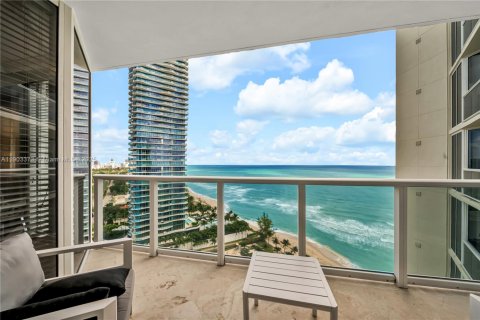 Condominio en venta en Sunny Isles Beach, Florida, 2 dormitorios, 135.36 m2 № 1955711 - foto 20