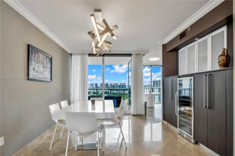 Condominio en venta en Sunny Isles Beach, Florida, 2 dormitorios, 135.36 m2 № 1955711 - foto 6