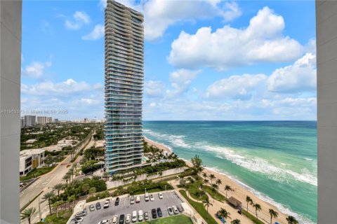 Condominio en venta en Sunny Isles Beach, Florida, 2 dormitorios, 135.36 m2 № 1955711 - foto 19