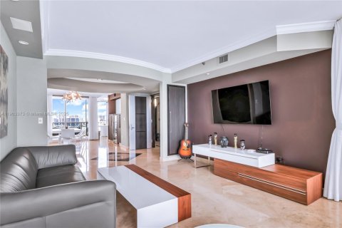 Condominio en venta en Sunny Isles Beach, Florida, 2 dormitorios, 135.36 m2 № 1955711 - foto 9