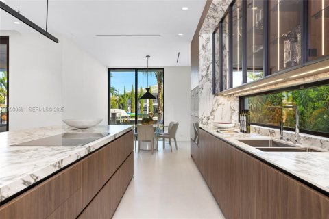 Купить виллу или дом в Форт-Лодердейл, Флорида 7 спален, 654.96м2, № 1989581 - фото 11