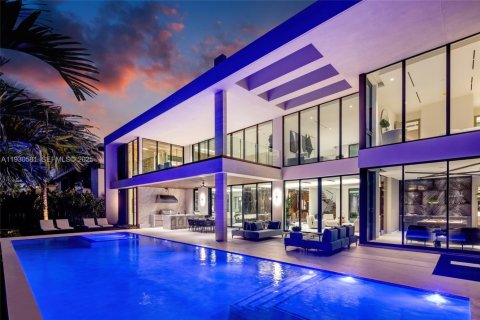 Купить виллу или дом в Форт-Лодердейл, Флорида 7 спален, 654.96м2, № 1989581 - фото 2