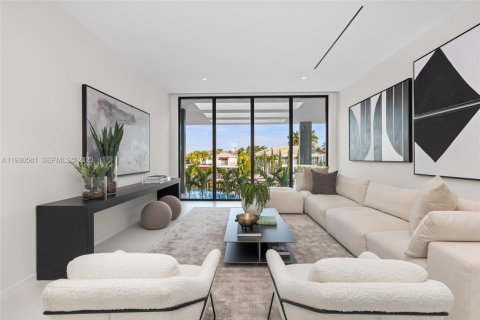 Купить виллу или дом в Форт-Лодердейл, Флорида 7 спален, 654.96м2, № 1989581 - фото 29