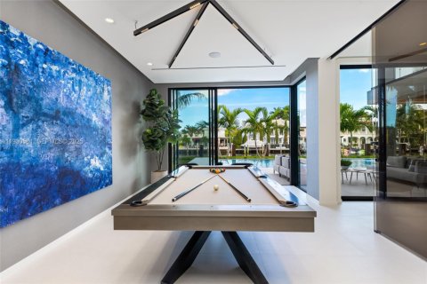 Купить виллу или дом в Форт-Лодердейл, Флорида 7 спален, 654.96м2, № 1989581 - фото 24