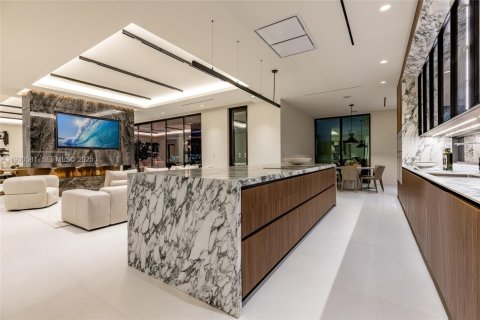 Купить виллу или дом в Форт-Лодердейл, Флорида 7 спален, 654.96м2, № 1989581 - фото 8