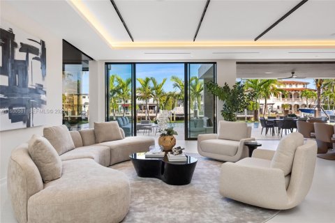 Купить виллу или дом в Форт-Лодердейл, Флорида 7 спален, 654.96м2, № 1989581 - фото 19