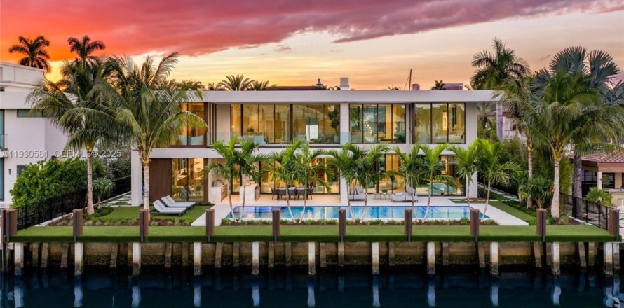 Дом в Форт-Лодердейл, Флорида 7 спален, 654.96м2 № 1989581