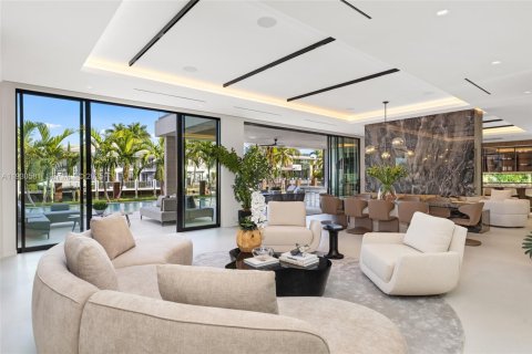 Купить виллу или дом в Форт-Лодердейл, Флорида 7 спален, 654.96м2, № 1989581 - фото 18