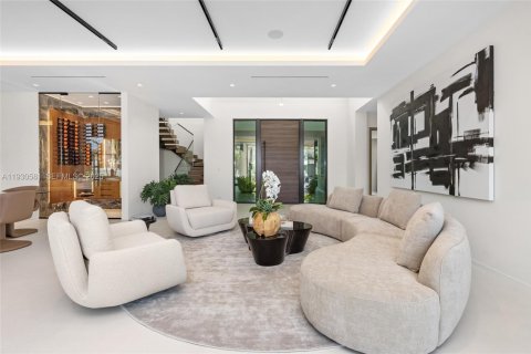 Купить виллу или дом в Форт-Лодердейл, Флорида 7 спален, 654.96м2, № 1989581 - фото 21